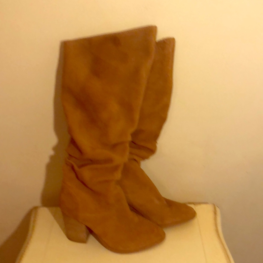 Ladies suede gently used boots